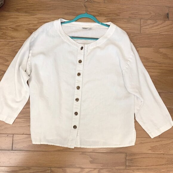 Kiko linen top Womens One Size - white button close blouse with scoop neck - Picture 1 of 4